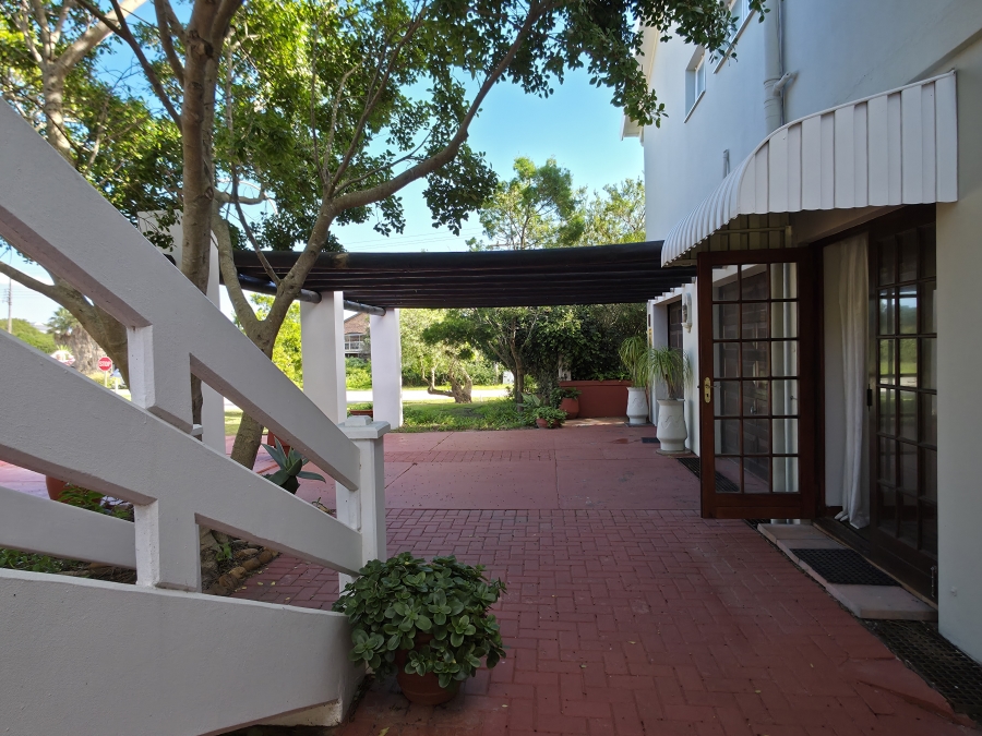 4 Bedroom Property for Sale in Paradise Beach Eastern Cape